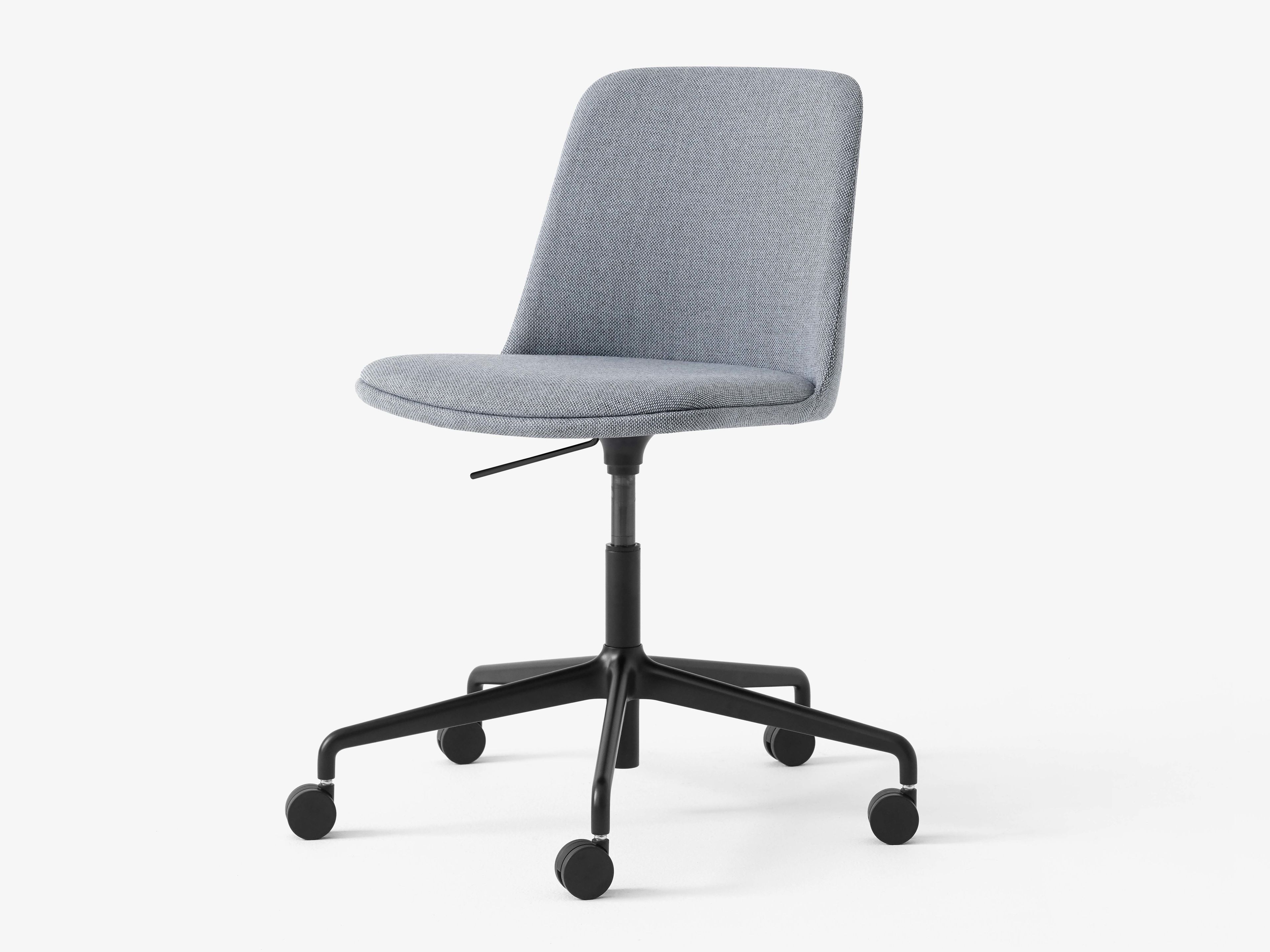 Мягкое регулируемое по высоте вращающееся офисное кресло &Tradition Rely ARCH-00030372 - Вид №1