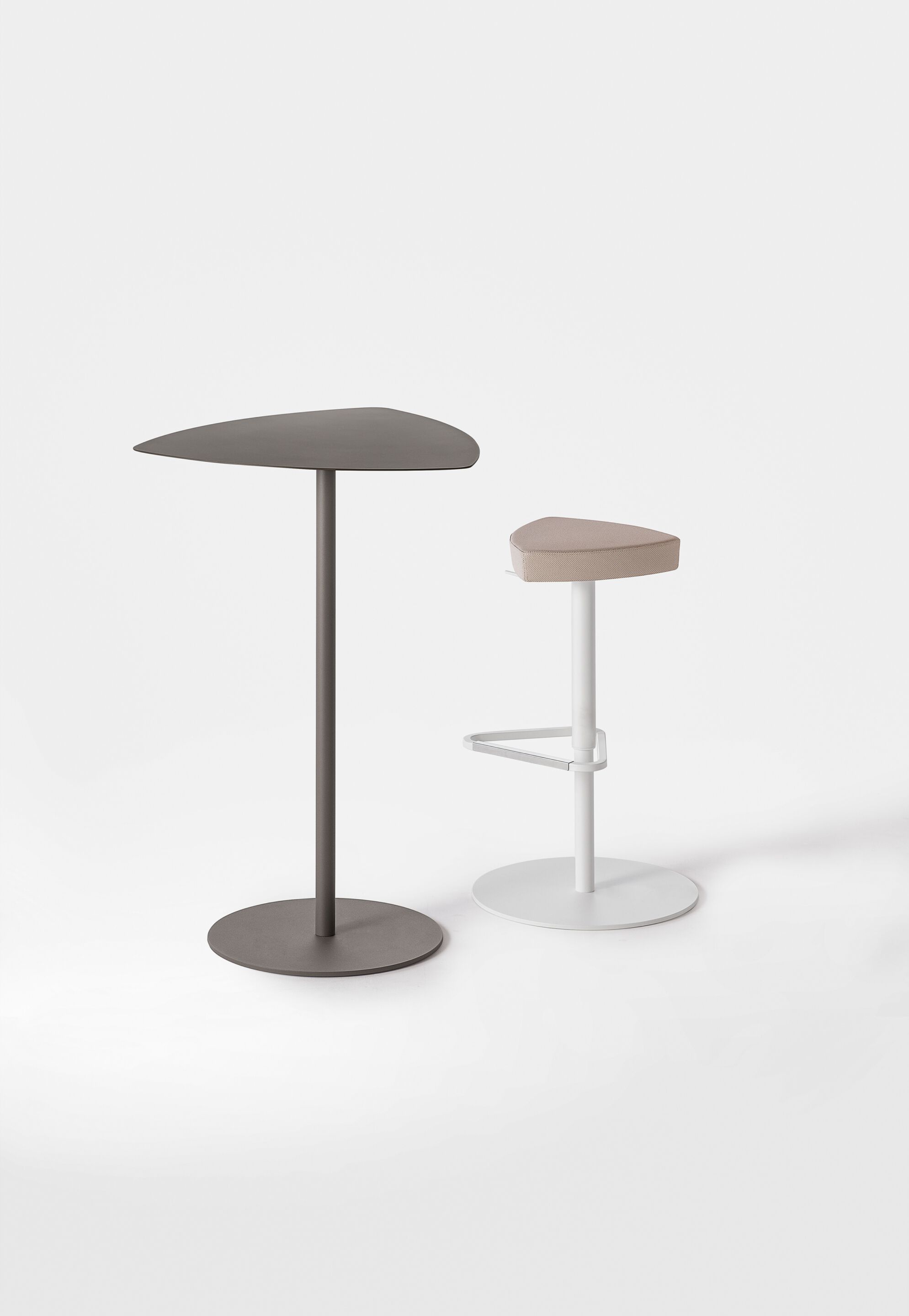 Высокий треугольный стол Kastel KENSHO ARCH-00007479 - Вид №3