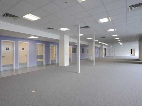 Rockfon Акустические потолочные панели из минеральной ваты для медицинских учреждений Medicare® sun-id-1364624 - Вид №2