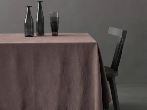 Тяжелая льняная скатерть