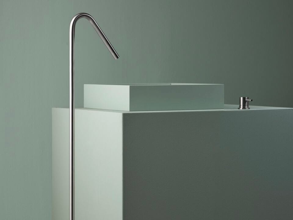 Напольная дозирующая насадка из нержавеющей стали для умывальника BEAMTECH Level ARCH-00002696