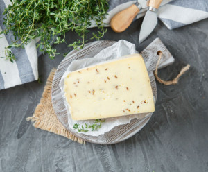 7024 Сыр "Велий" с тмином Вкусляндия