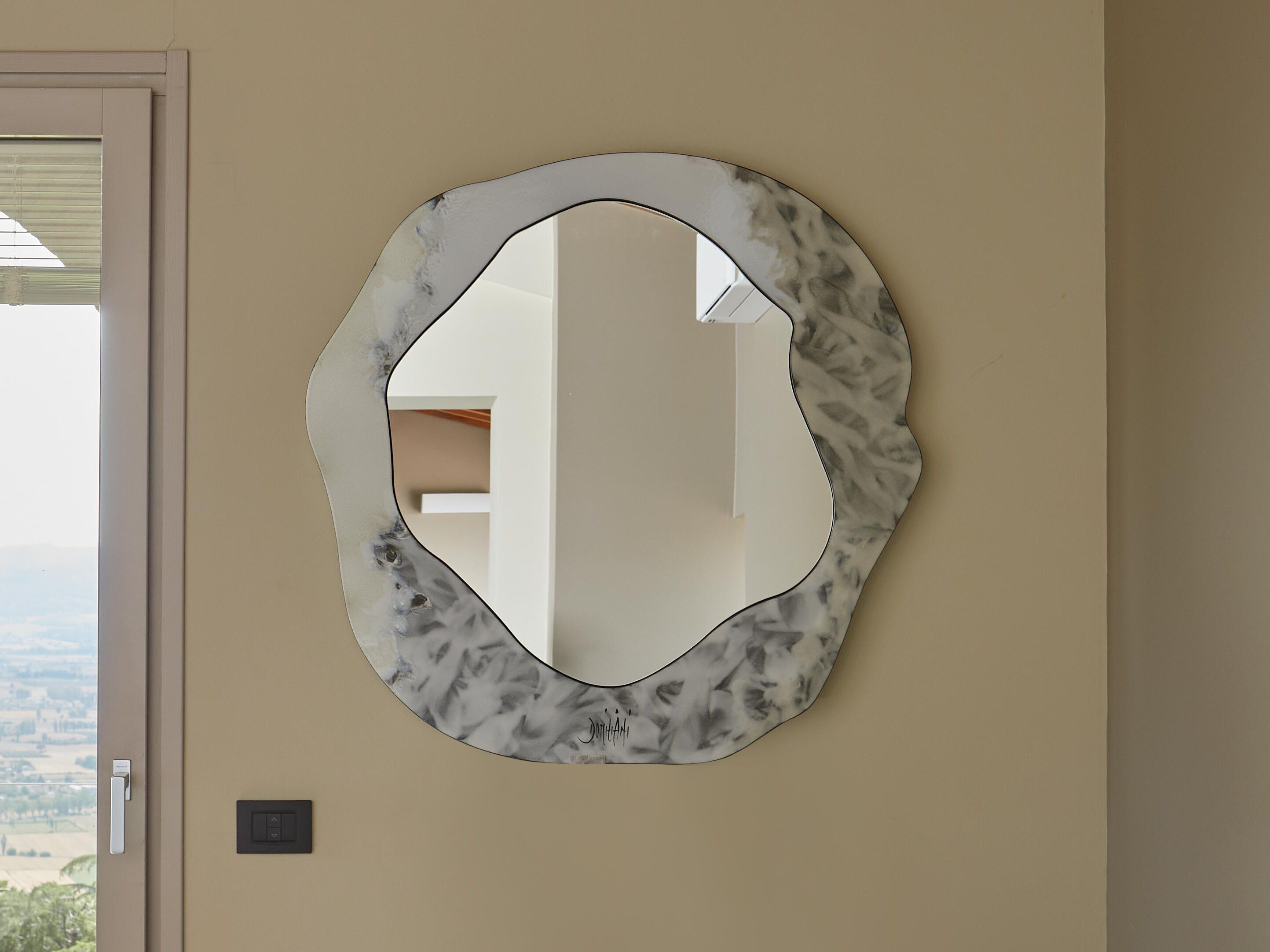 Настенное зеркало из фаянсовой лавы DOMIZIANI NUVOLA ARCH-00122319