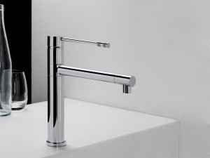 Металлический однорычажный кухонный смеситель