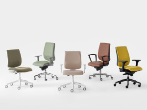 Операционный офисный стул