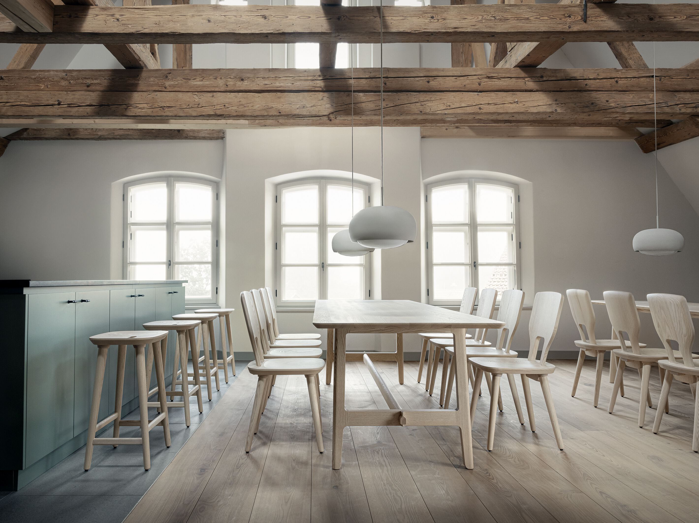 Твердый деревянный барный стул с подставкой для ног ZEITRAUM VNA ARCH-00152033 - Вид №2