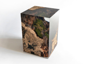 Журнальный столик / табурет из массива дерева и смолы