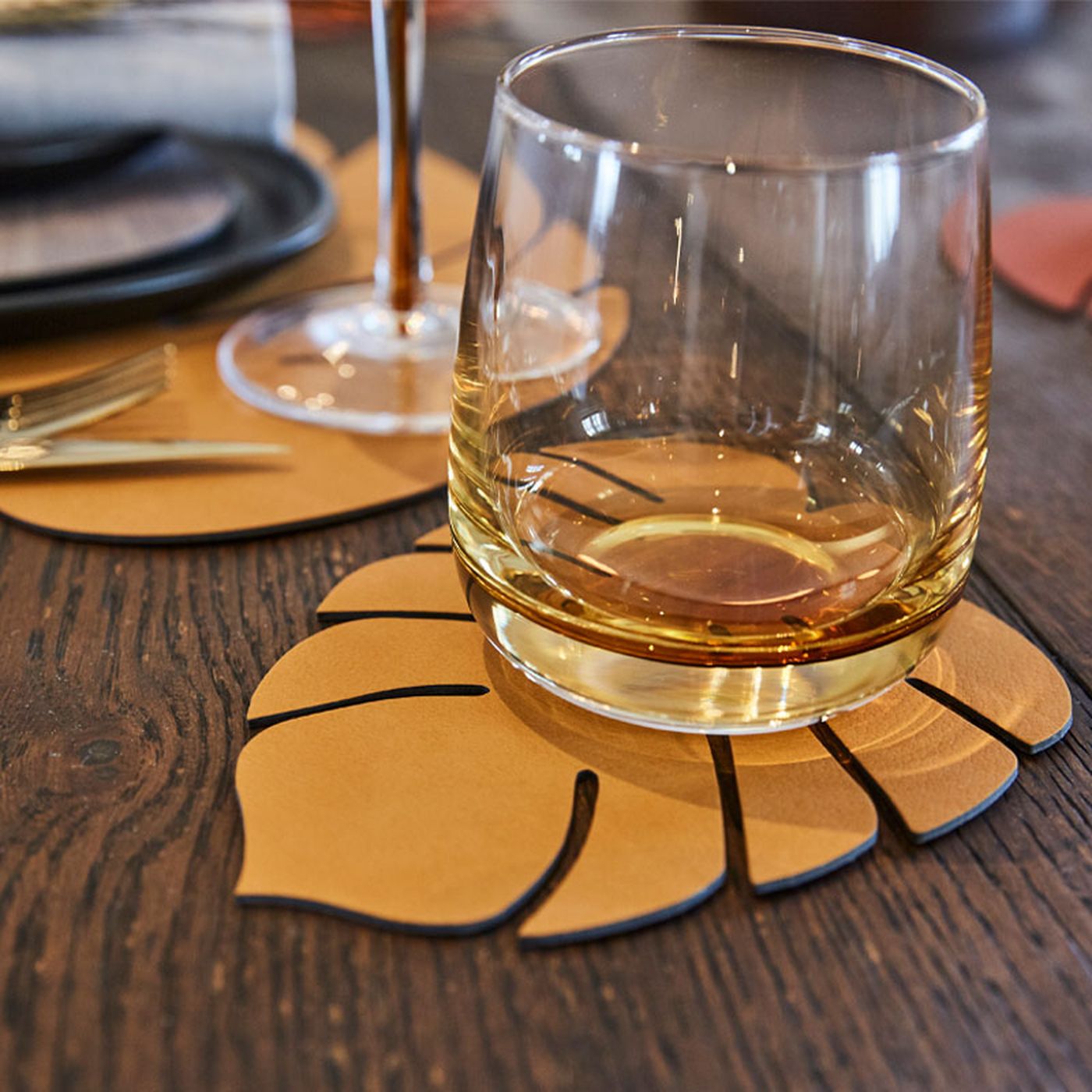 990083 NUPO burned curry подстаканник лист монстеры 14х12 см, толщина 1,6мм;LIND DNA  - Вид №1