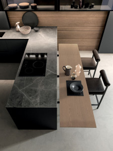 Деревянная кухня с полуостровом