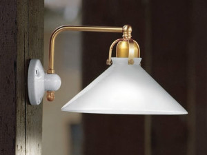 Стеклянный настенный светильник с фиксированной рукояткой