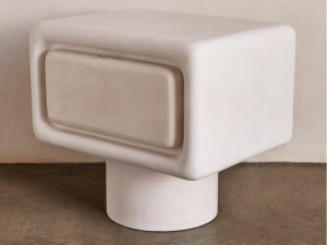 Прикроватная тумбочка из смолы