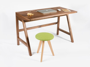 Деревянный прямоугольный стол