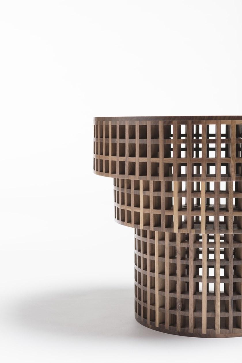 Medulum Низкий круглый журнальный столик из ореха Carabottino Car.tab  - Вид №1