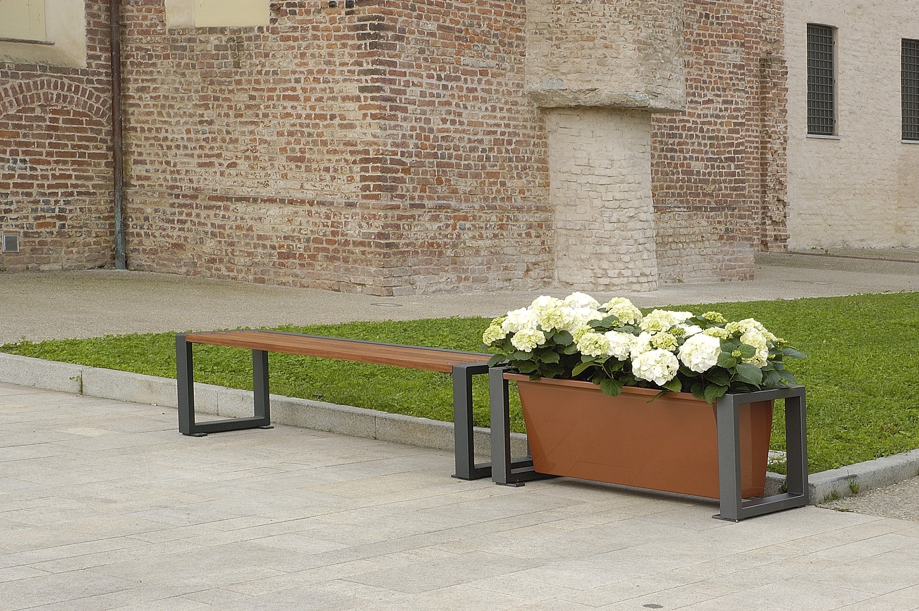 Стальная плантатор A.U.ESSE Titta ARCH-00047788