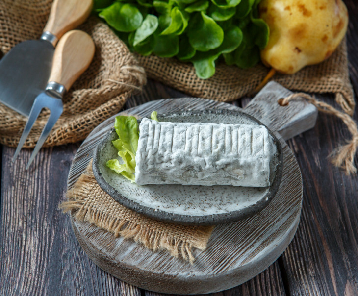 5372 Сыр "Бюш-Де-Шевр" в золе Вкусляндия  - Вид №1