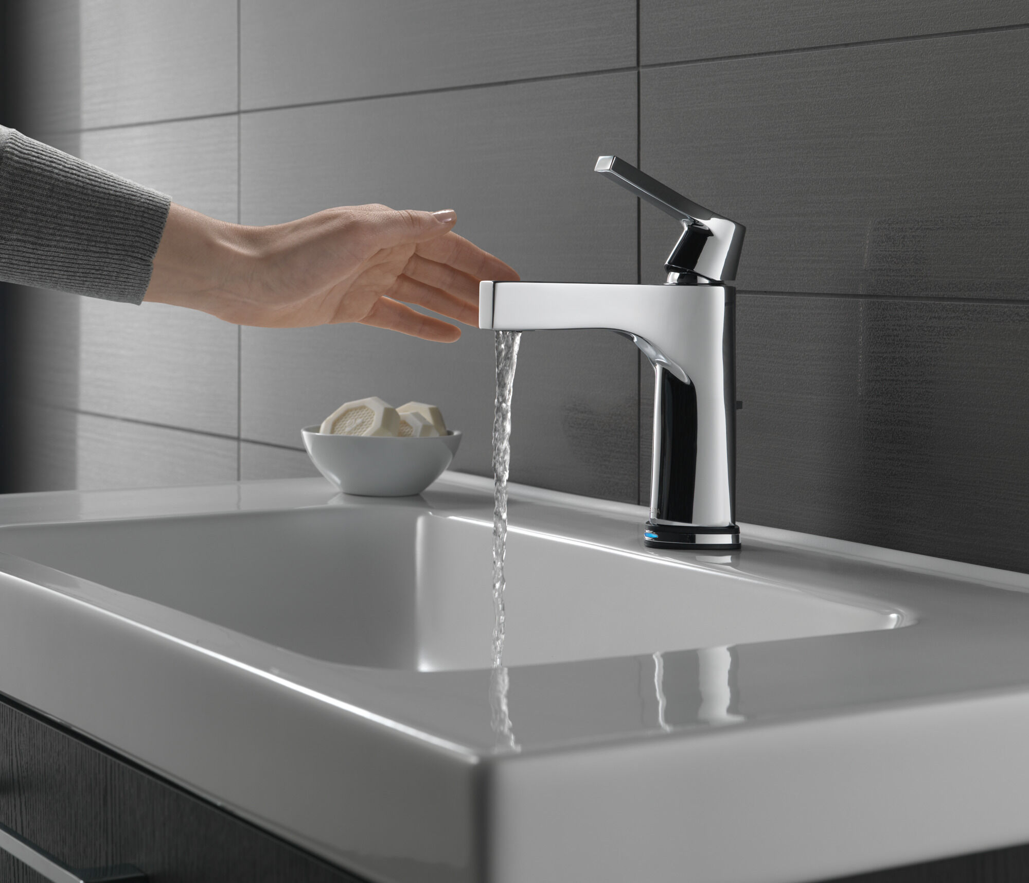 574T-SS-DST Смеситель для ванной с одной ручкой с технологией Touch2O.xt® Delta Faucet Zura Нержавеющая сталь  - Вид №2