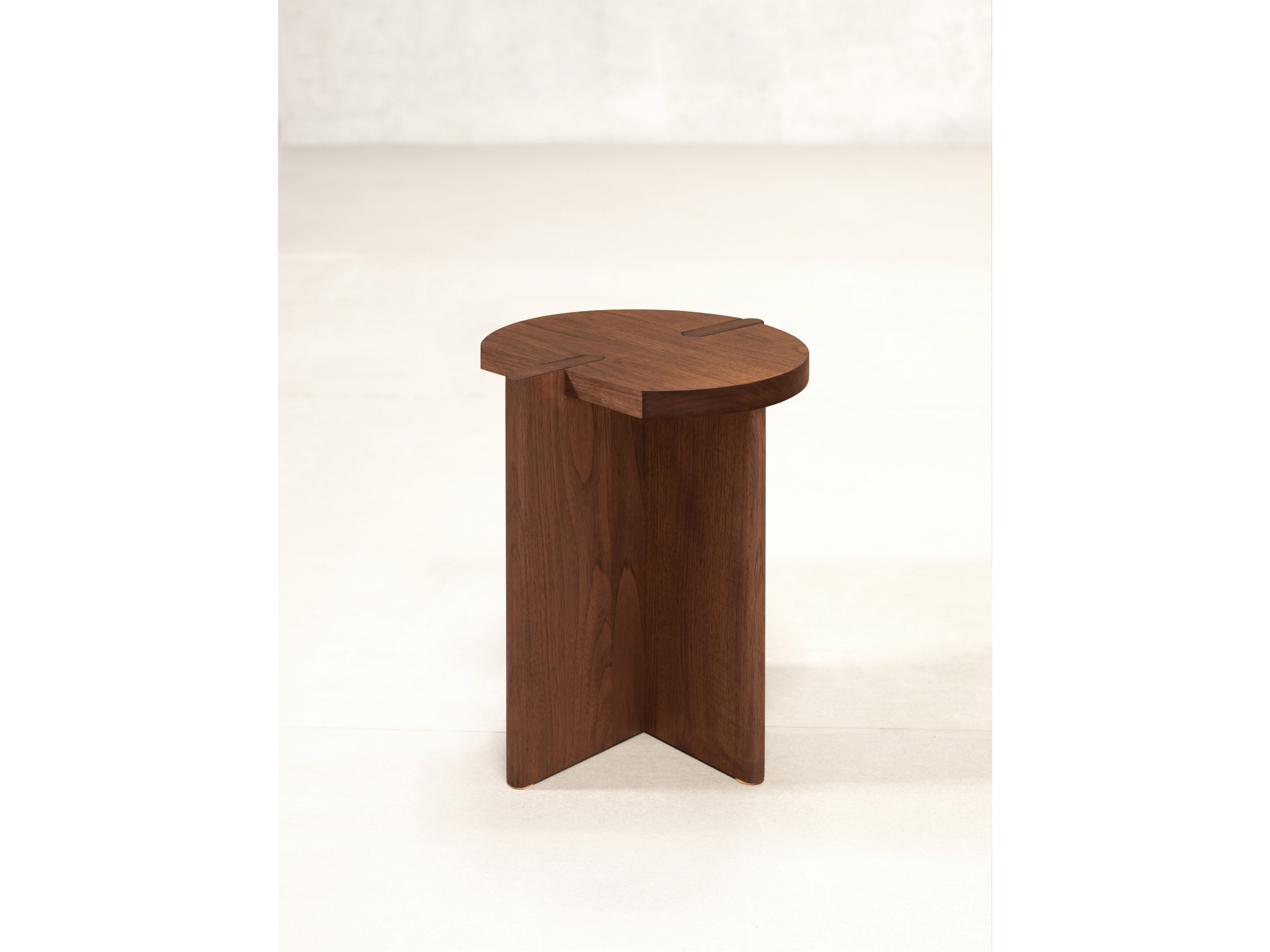 Деревянный низкий стул Phantom Hands X + L ARCH-00084451 - Вид №2