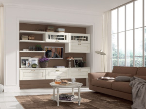 Деревянная оборудованная стена