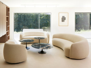 Изогнутый диван из ткани