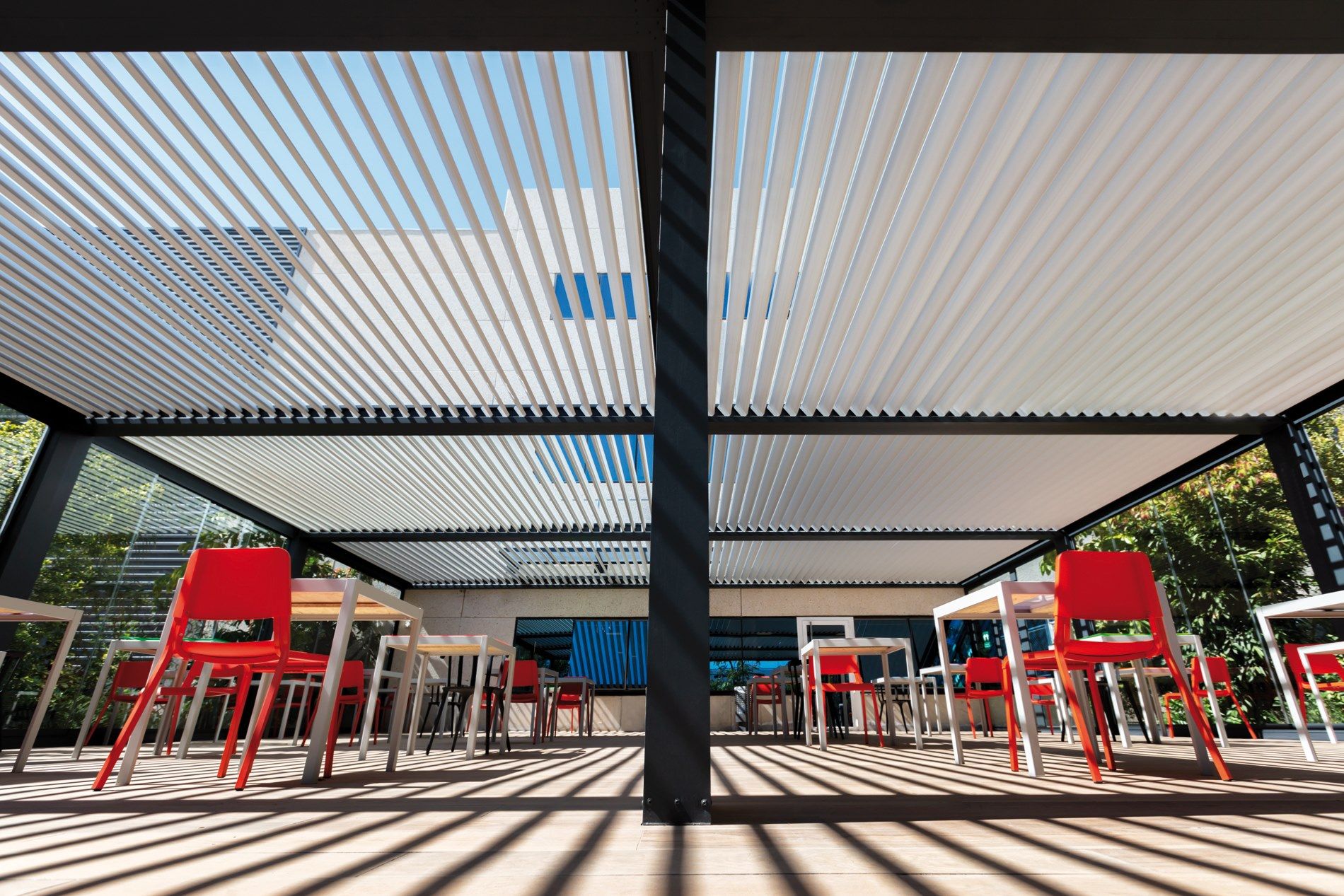 Биоклиматическая пергола из алюминия с регулируемыми ламелями и освещением Saxun P-190 ARCH-00093715 - Вид №5