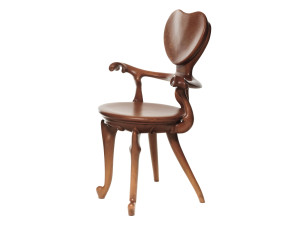 Стул из массива дерева с подлокотниками