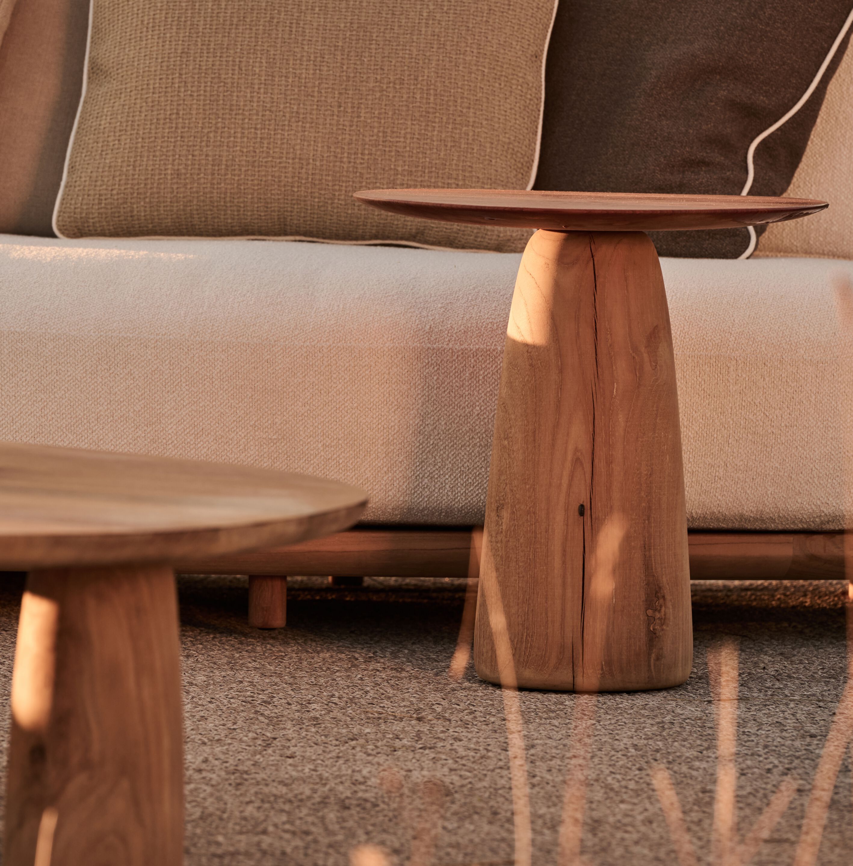 Круглый стол из тикового дерева TRIBÙ дюны ARCH-00062659 - Вид №3