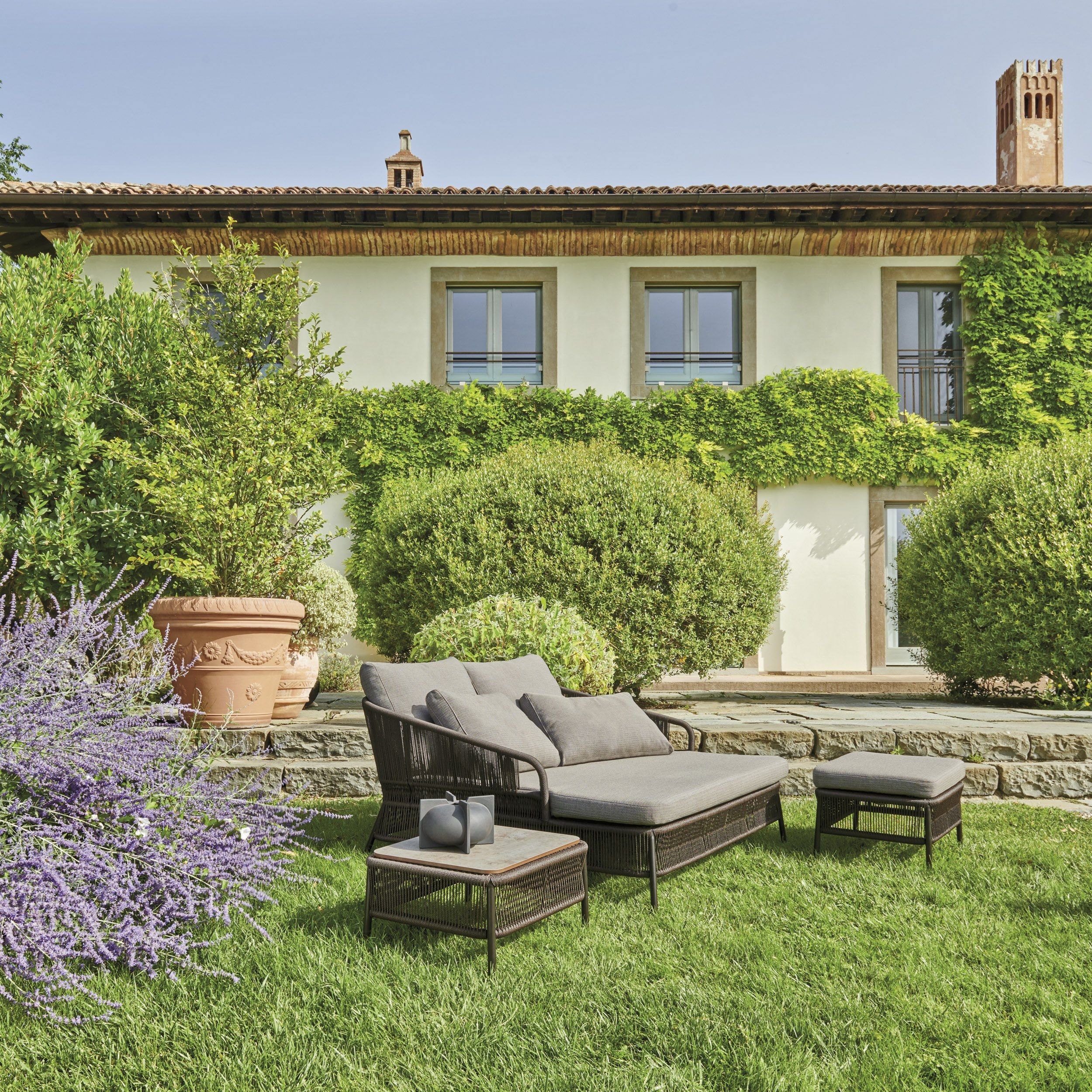 Садовый журнальный столик из синтетического волокна Varaschin крикет ARCH-00037167 - Вид №1