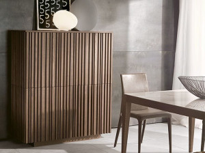 Шкаф с распашными дверцами