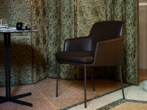 Tacchini Кожаное кресло с подлокотниками Montevideo