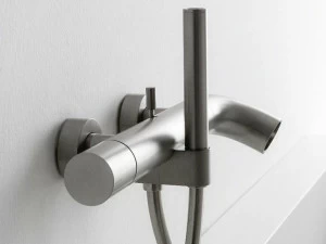 ZAZZERI Смеситель для ванны настенный с переключателем и ручным душем Pop