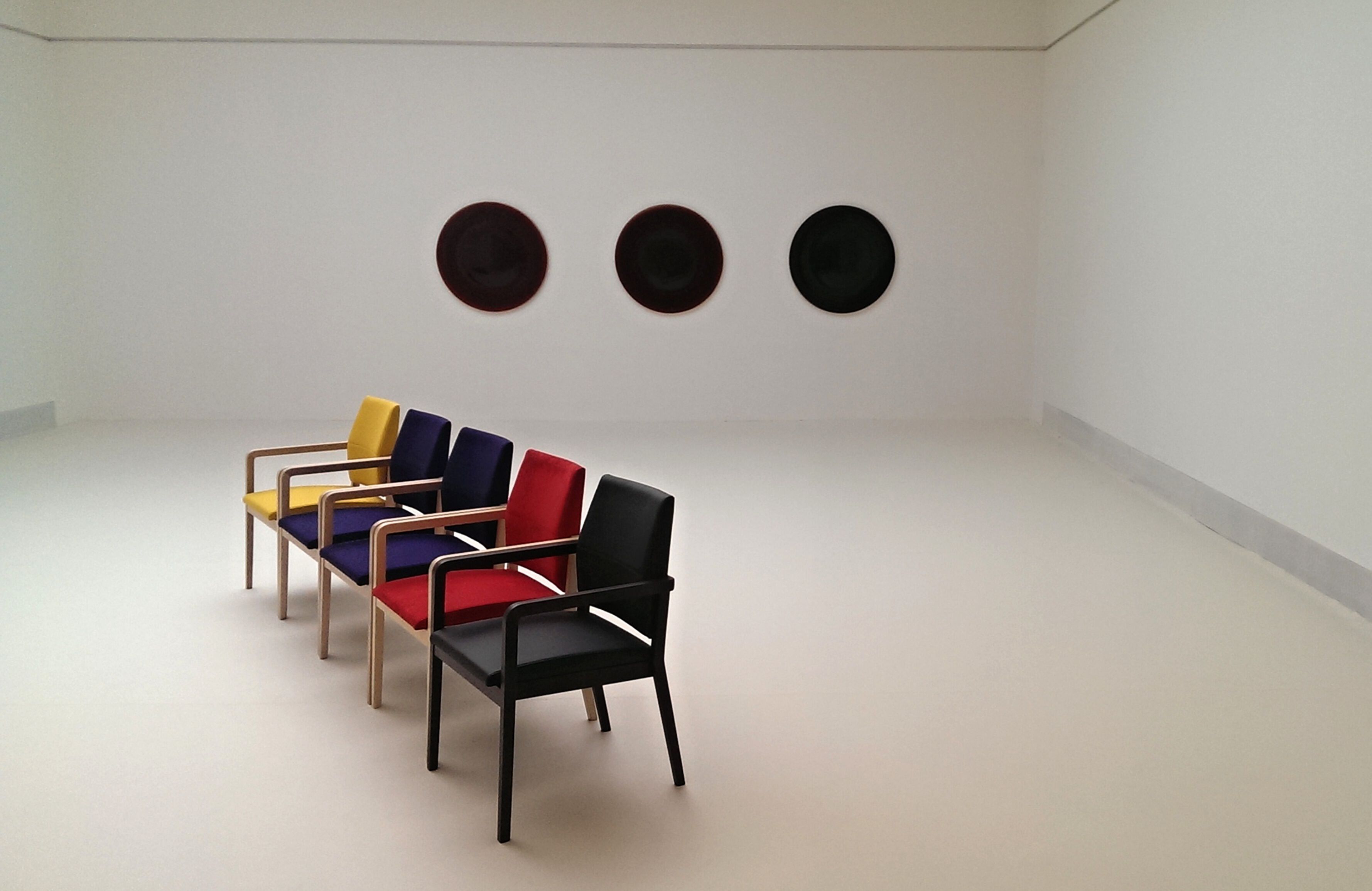 Штабелируемый стул для конференций из ткани с подлокотниками AMOSDESIGN MENDEL ARCH-00052442 - Вид №2