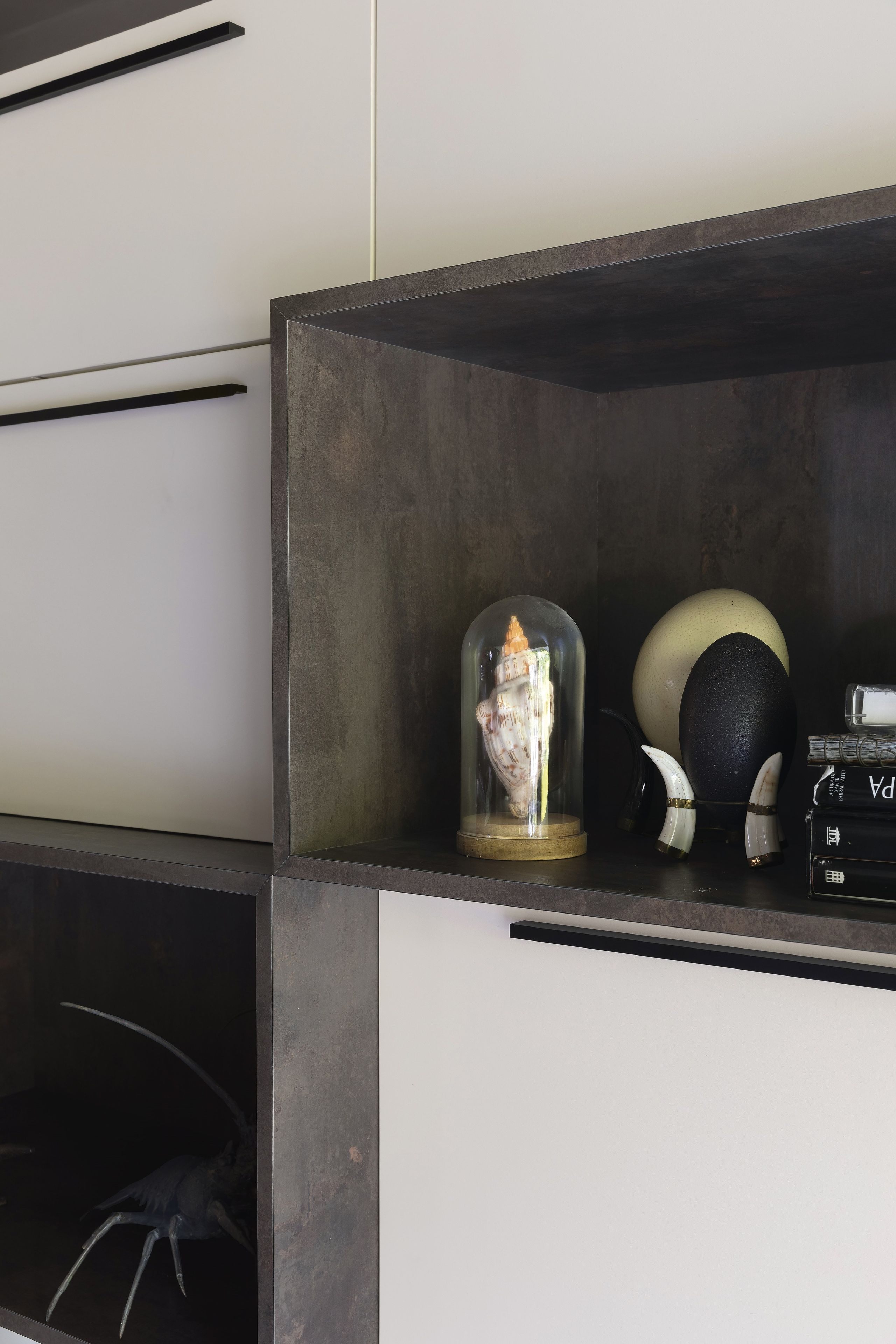 Отдельно стоящая секционная оборудованная стена из HPL De Rosso DR-ONE ARCH-00035855 - Вид №2