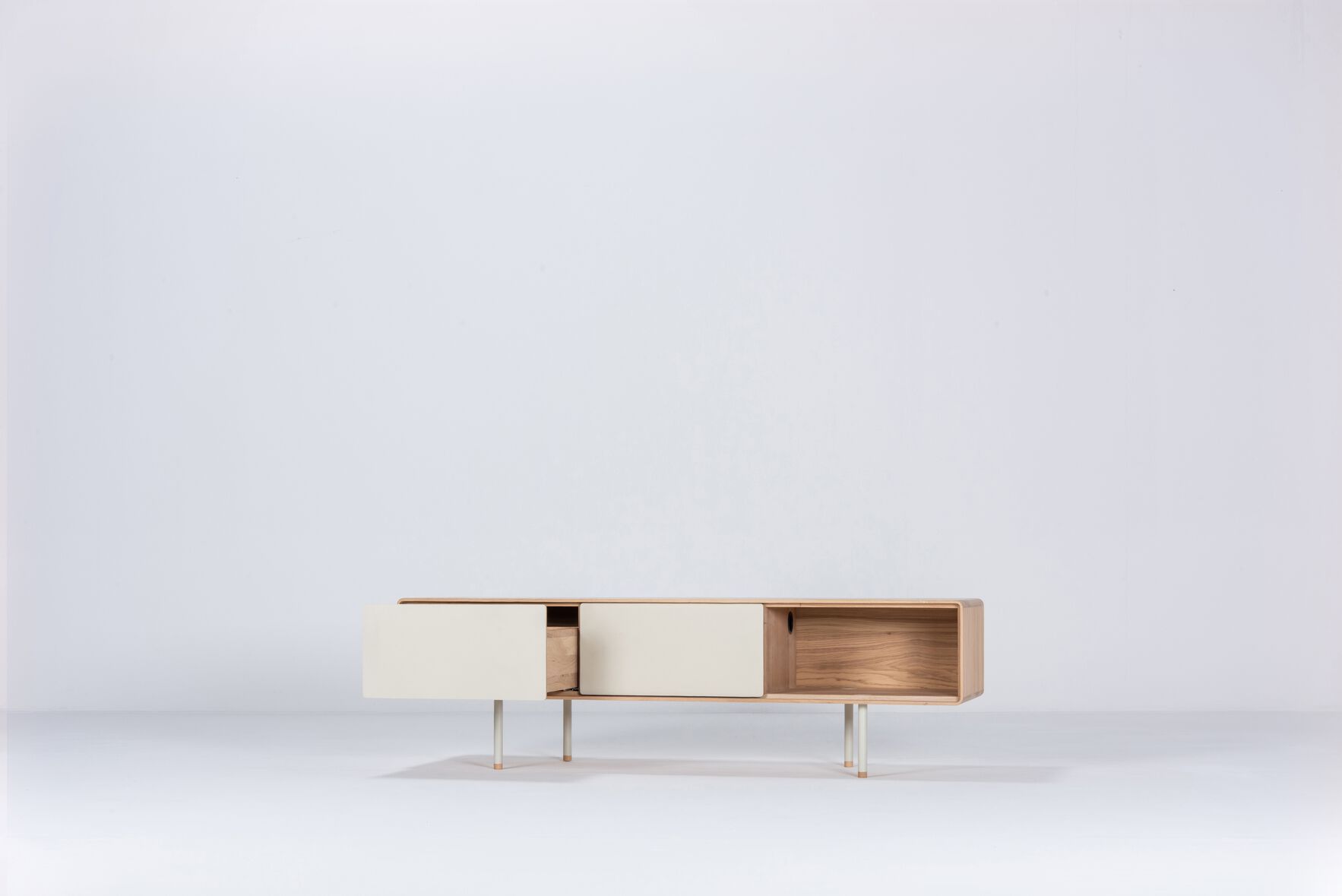 Дубовый шкаф для телевизора с ящиками Gazzda ARCH-00146365 - Вид №10