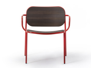 Деревянный штабелируемый стул с подлокотниками