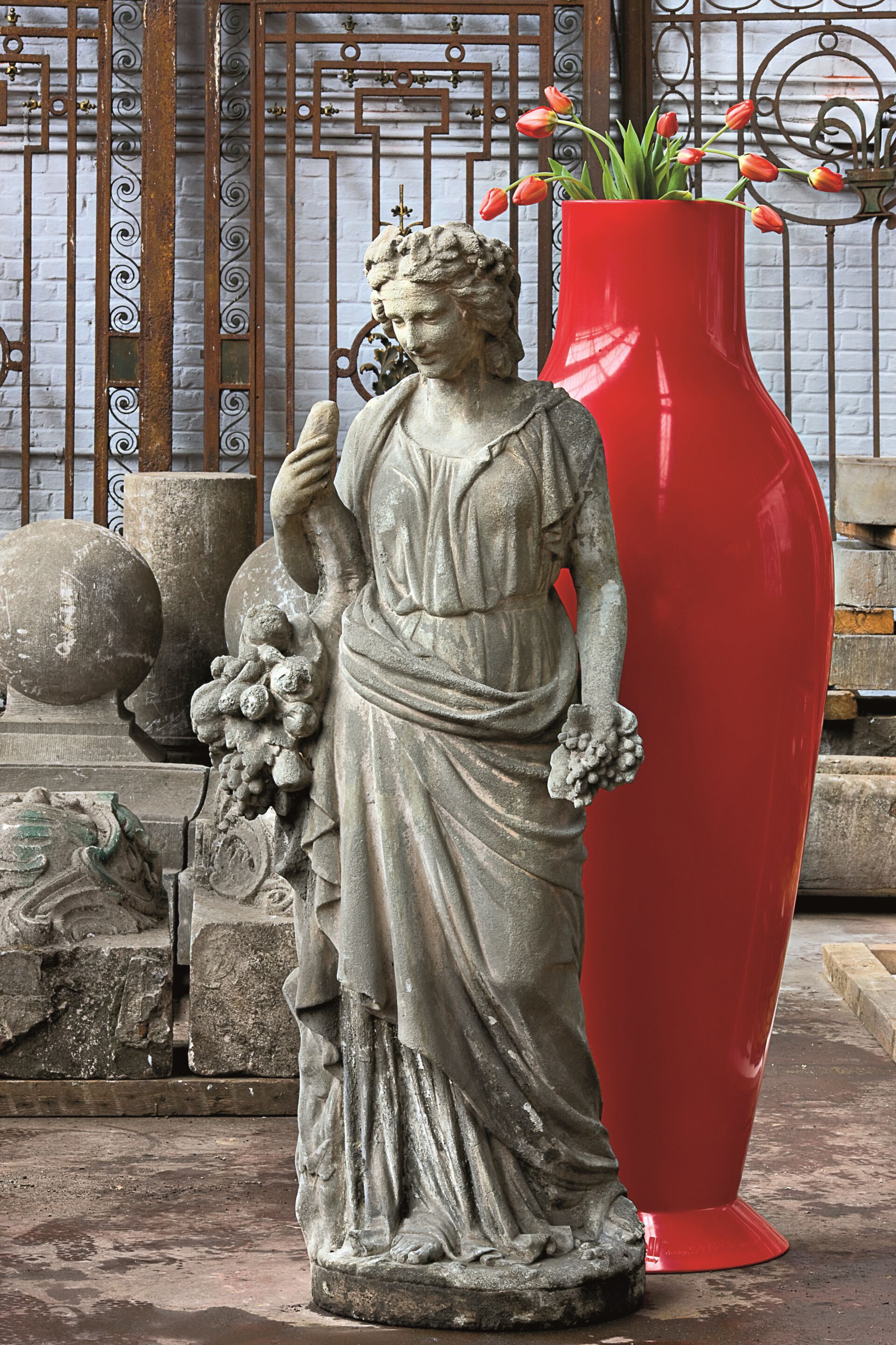 Высокий садовый горшок из полиэтилена Kartell MISS FLOWER POWER ARCH-00051598 - Вид №1