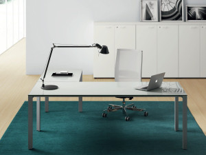 Стеклянный исполнительный стол