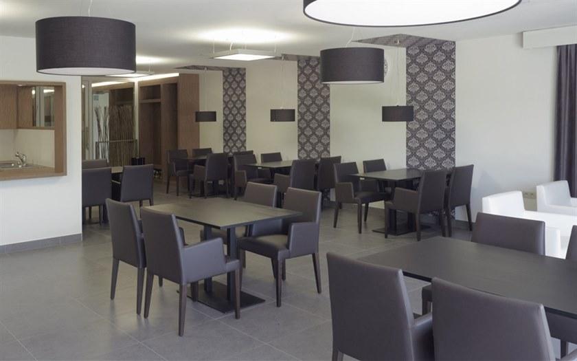 Andreu World Стул с обивкой и подлокотниками Anna So1406 - Вид №4