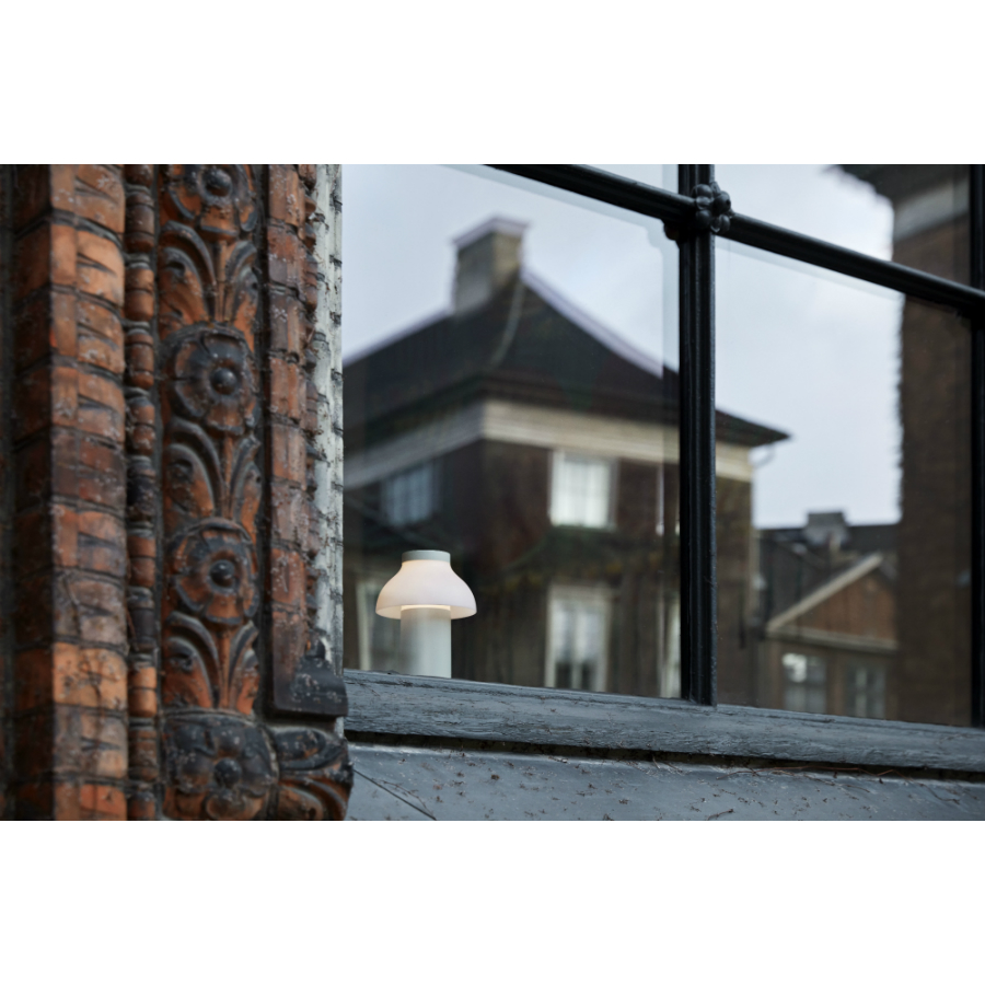 Лампа настольная PC Portable, белая Hay 4104313009000 - Вид №7