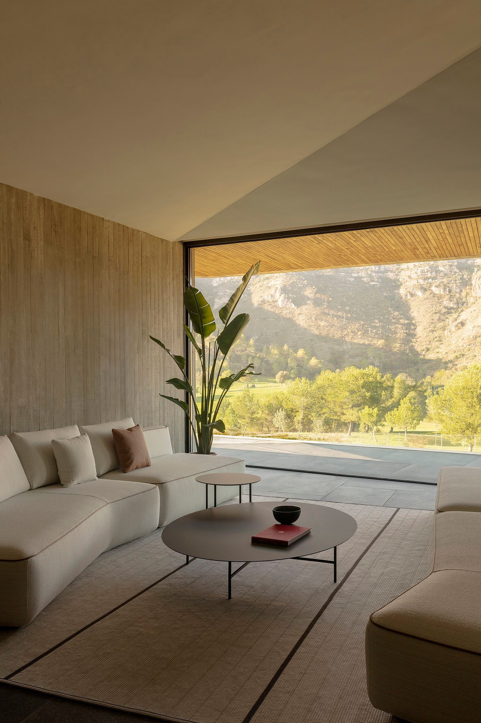 Низкий овальный садовый столик в Dekton® EXPORMIM ARCH-00038610 - Вид №2