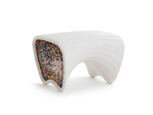 Журнальный столик из полиэтилена