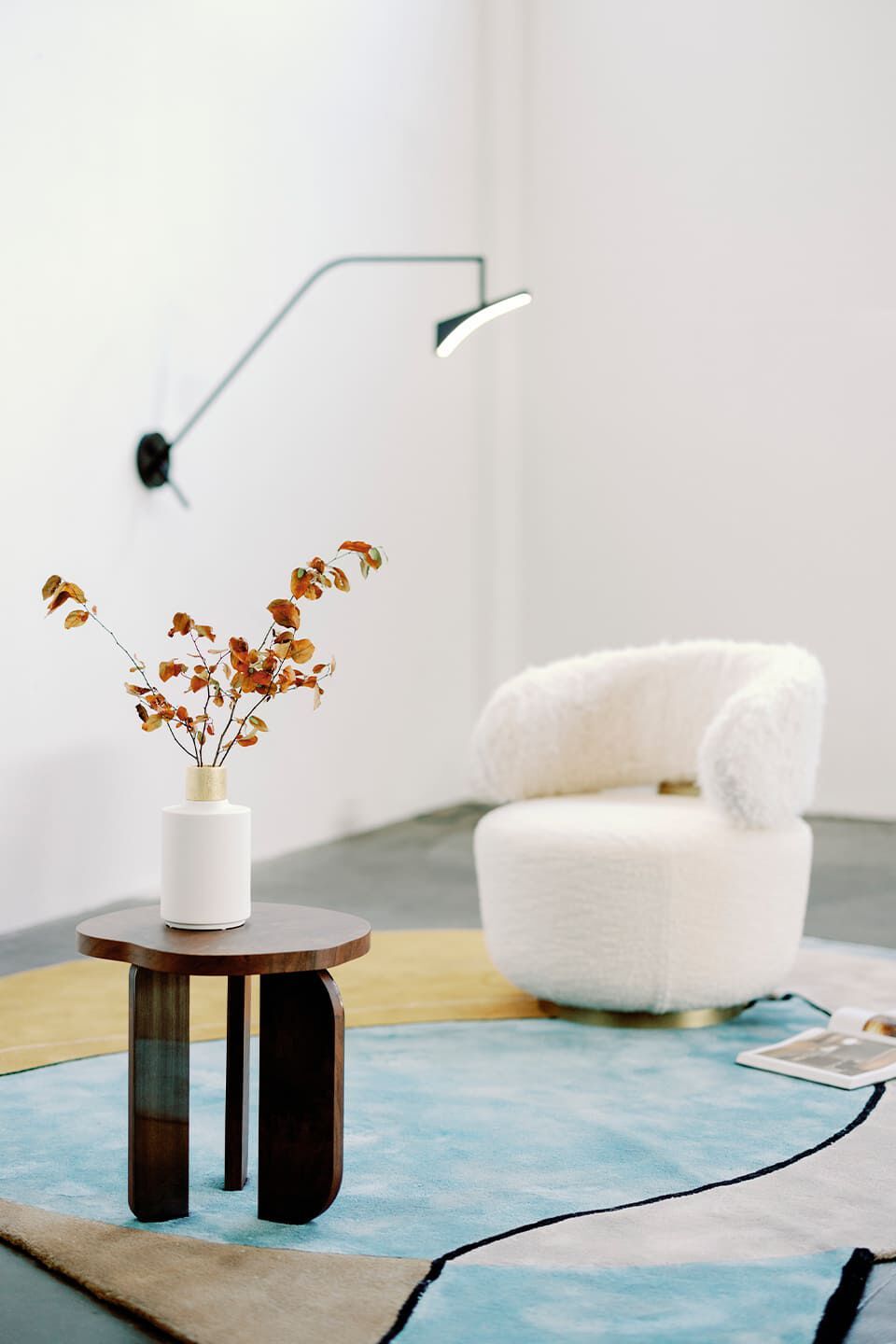 Круглый журнальный столик из грецкого ореха Greenapple DORNES ARCH-00069958 - Вид №4