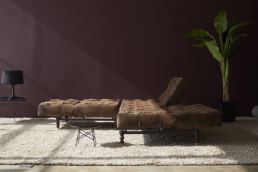 Кресло Oldschool c ножками Retro из темного дерева и черной рамой, коричневый Innovation Living OLDSCHOOLCH461 - Вид №3