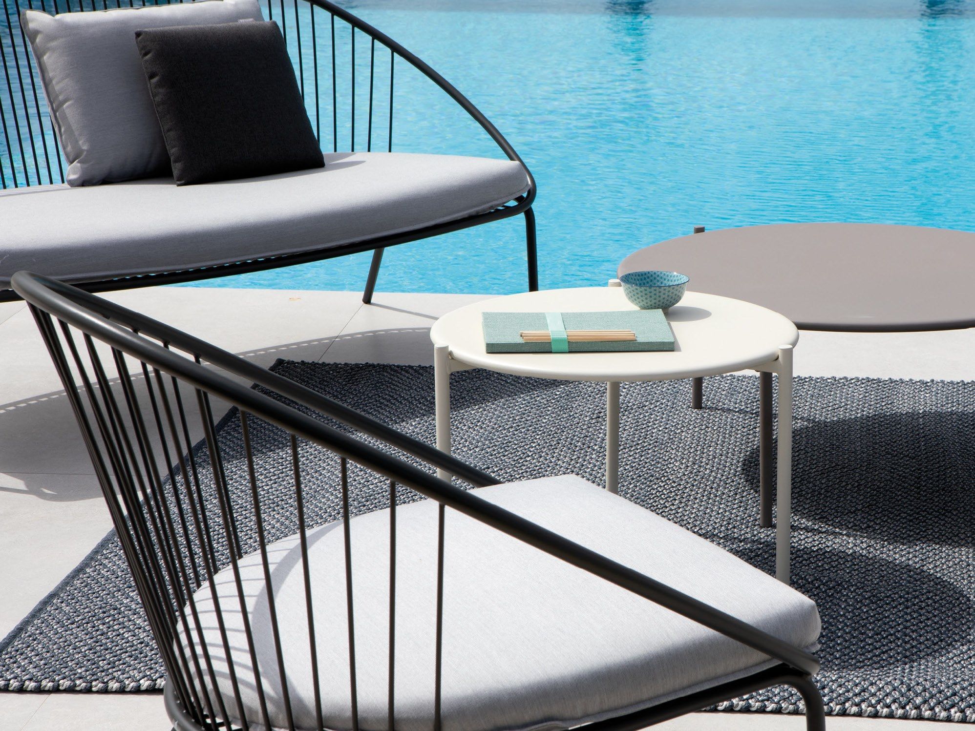 Алюминиевый круглый журнальный столик Vermobil воздух ARCH-00113654 - Вид №3