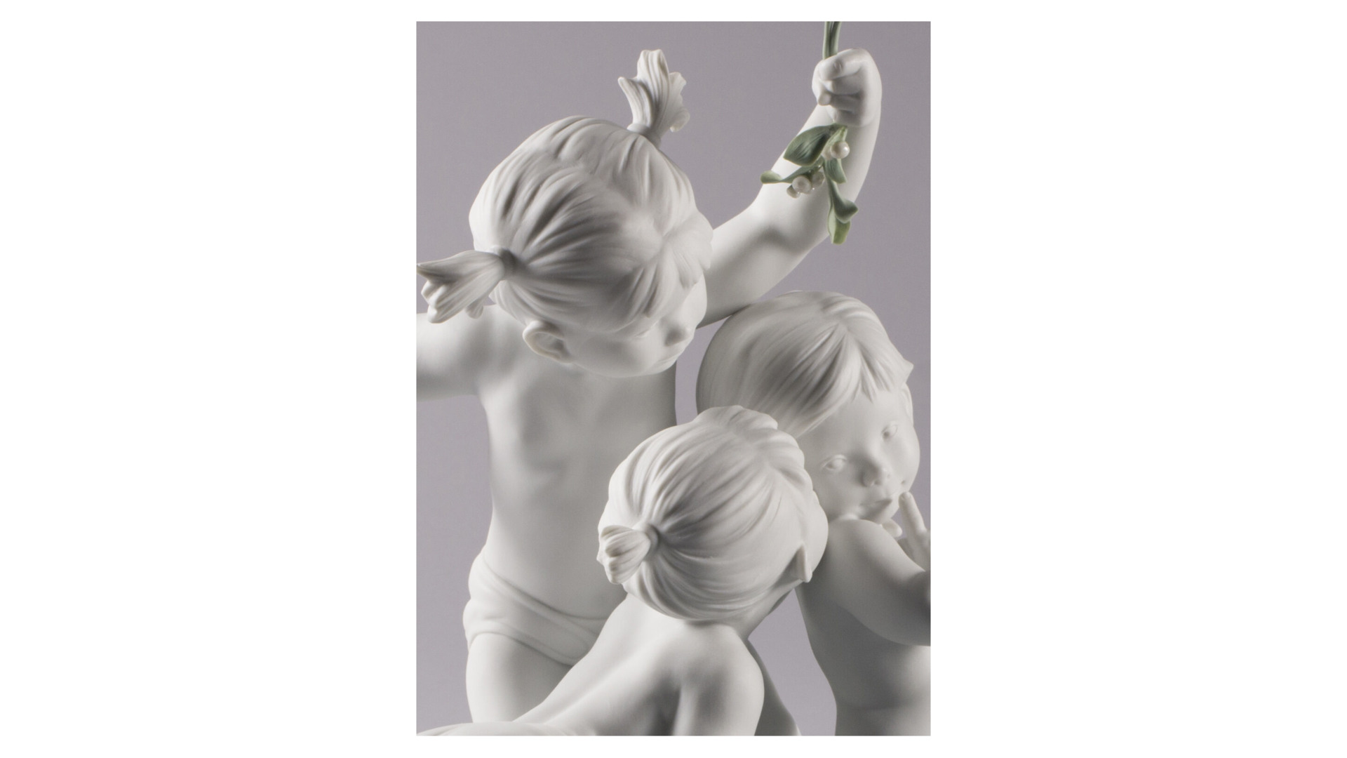 10669124 LLADRO Фигурка Lladro "Поцелуй под омелой" 34х35см Фарфор Lladró  - Вид №2