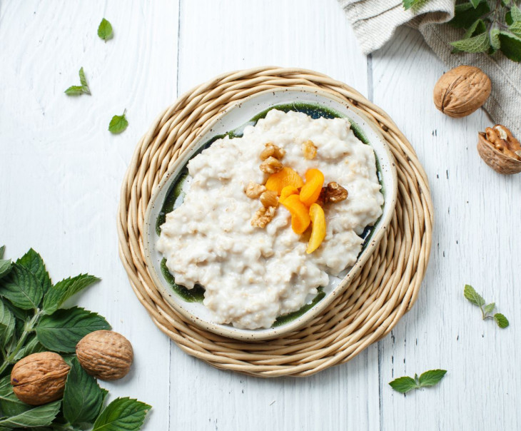 6839 Каша овсяная с курагой и грецкими орехами Вкусляндия 