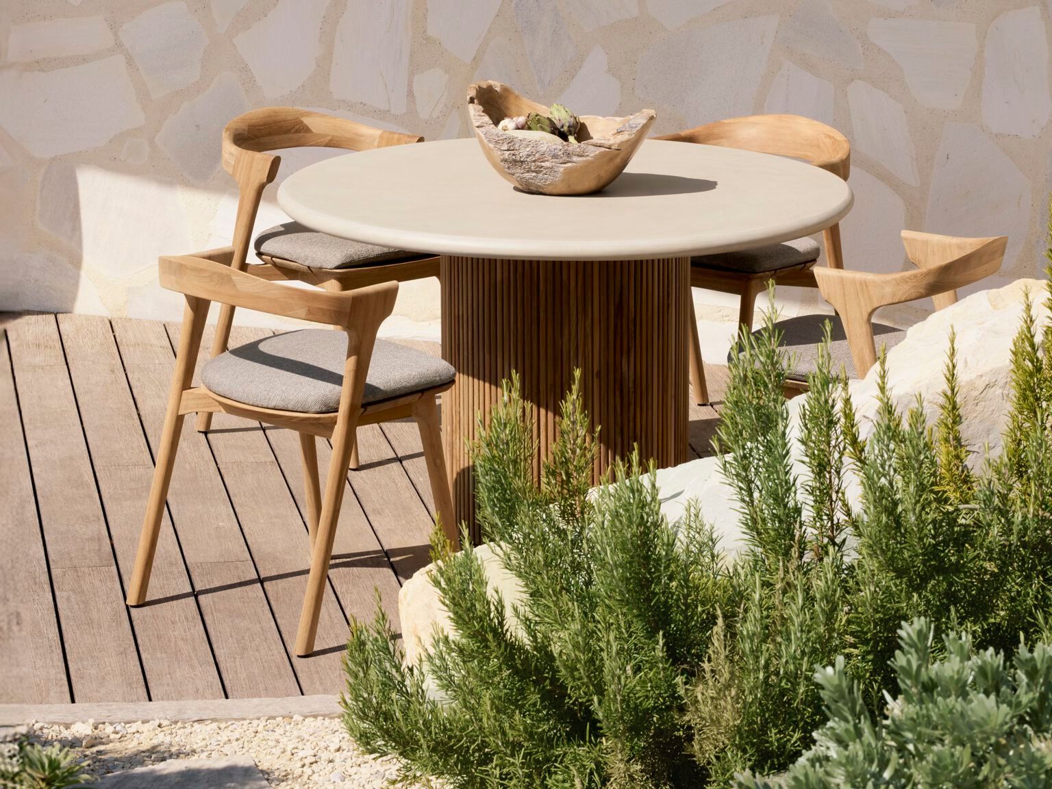 Круглый садовый стол из бетона и тика Ethnicraft Roller Max ARCH-00043951 - Вид №4
