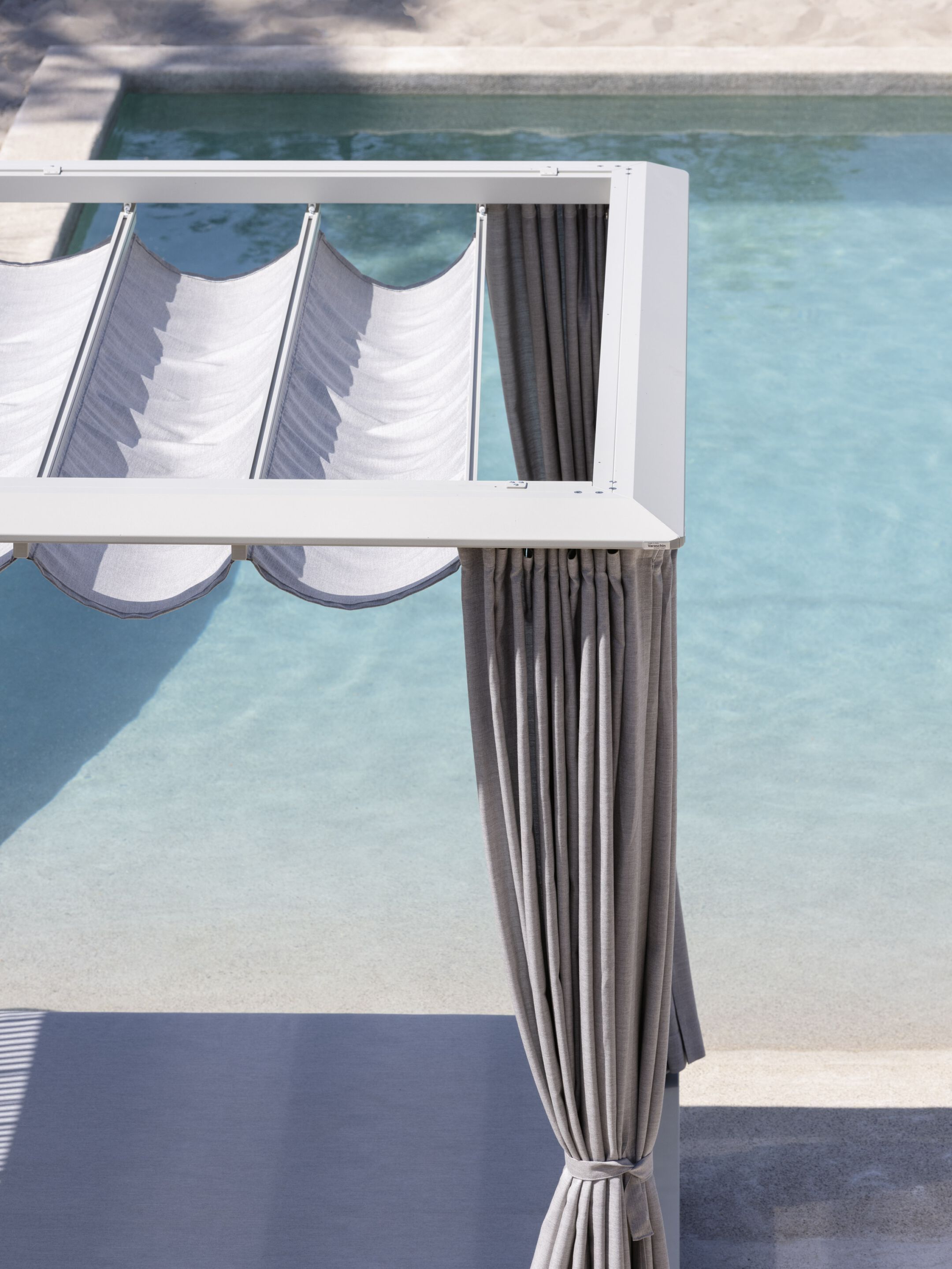 Кровать с балдахином из акриловой и алюминиевой ткани Varaschin Sunmoon ARCH-00069150 - Вид №10