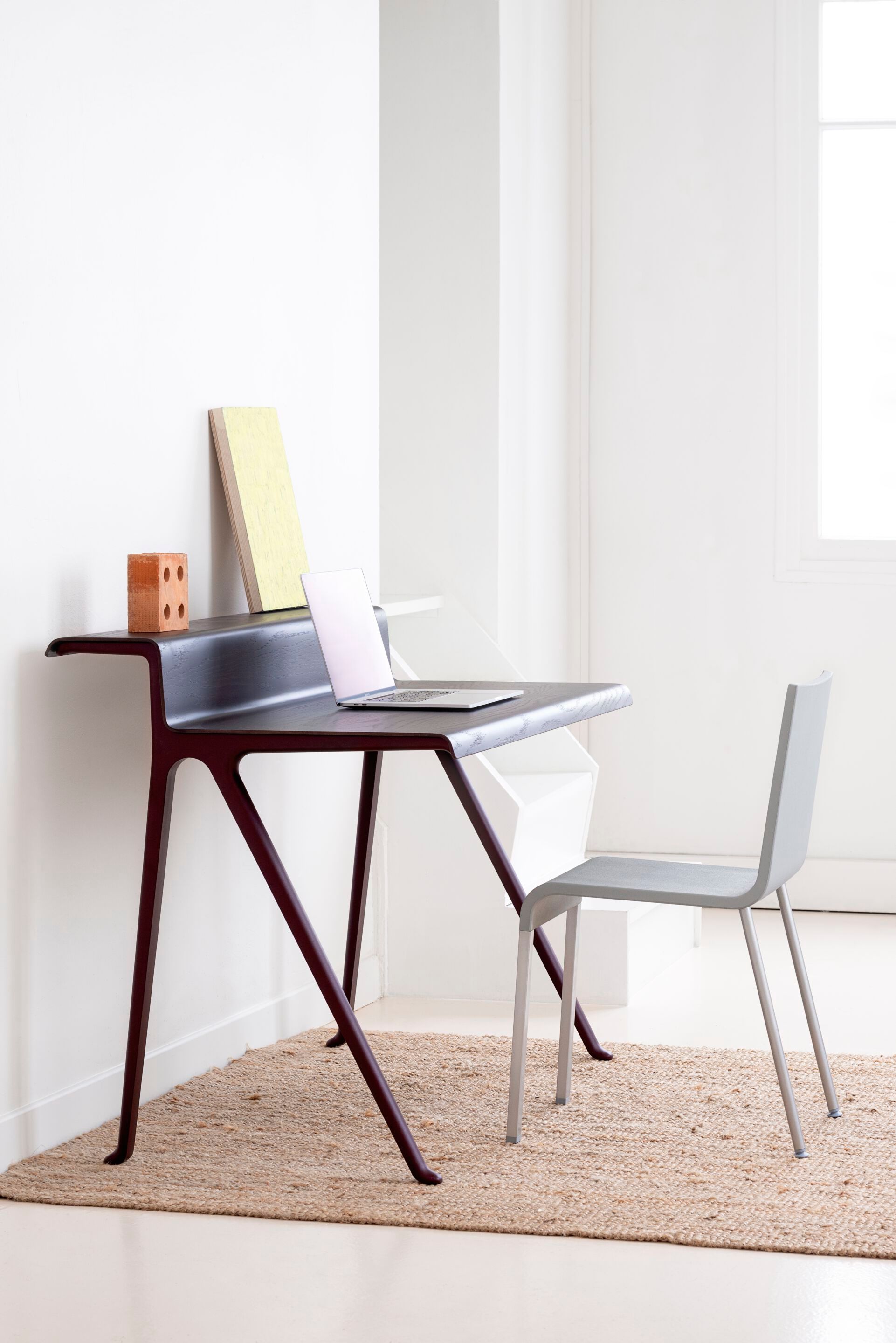 Деревянный письменный стол VITRA COURIER ARCH-00008379 - Вид №1