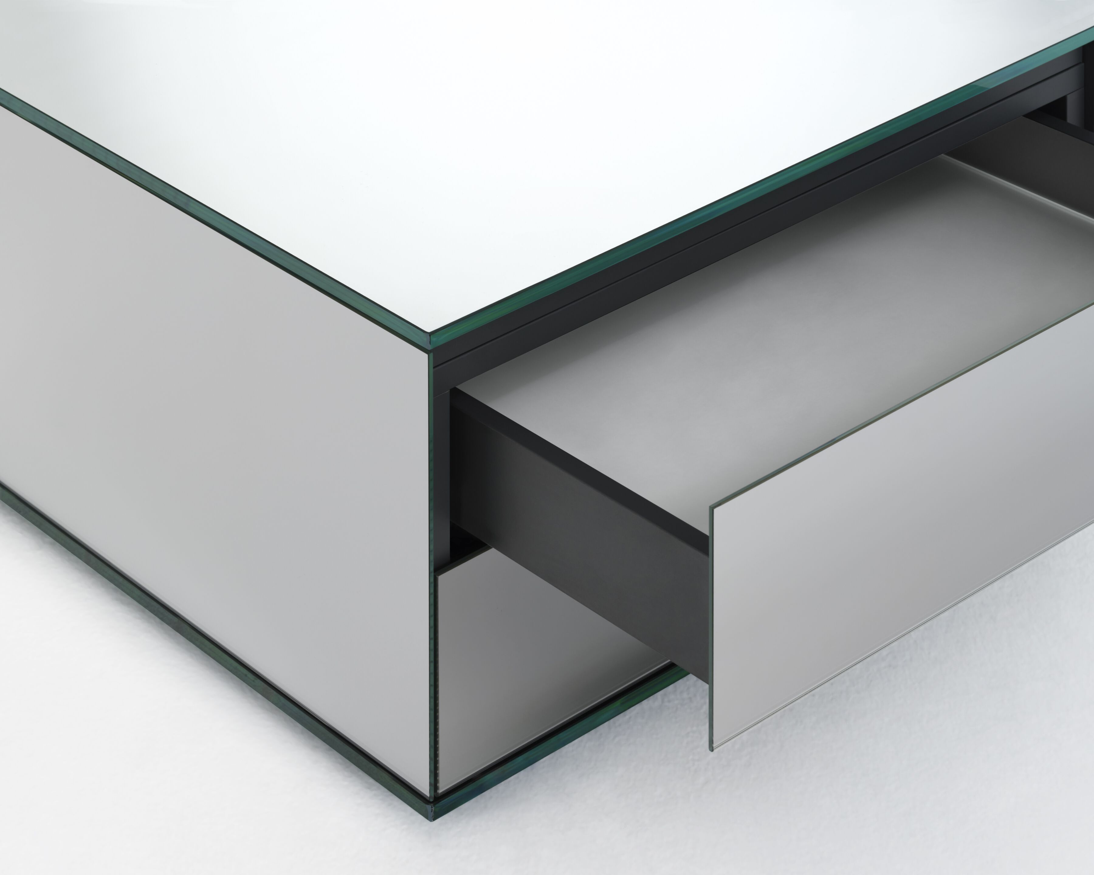 Низкий журнальный столик из зеркального стекла Glas Italia Ollie ARCH-00101522 - Вид №1