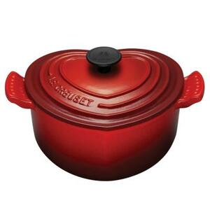 Кастрюля чугунная в форме сердца Le Creuset, Ø20 см, вишневая